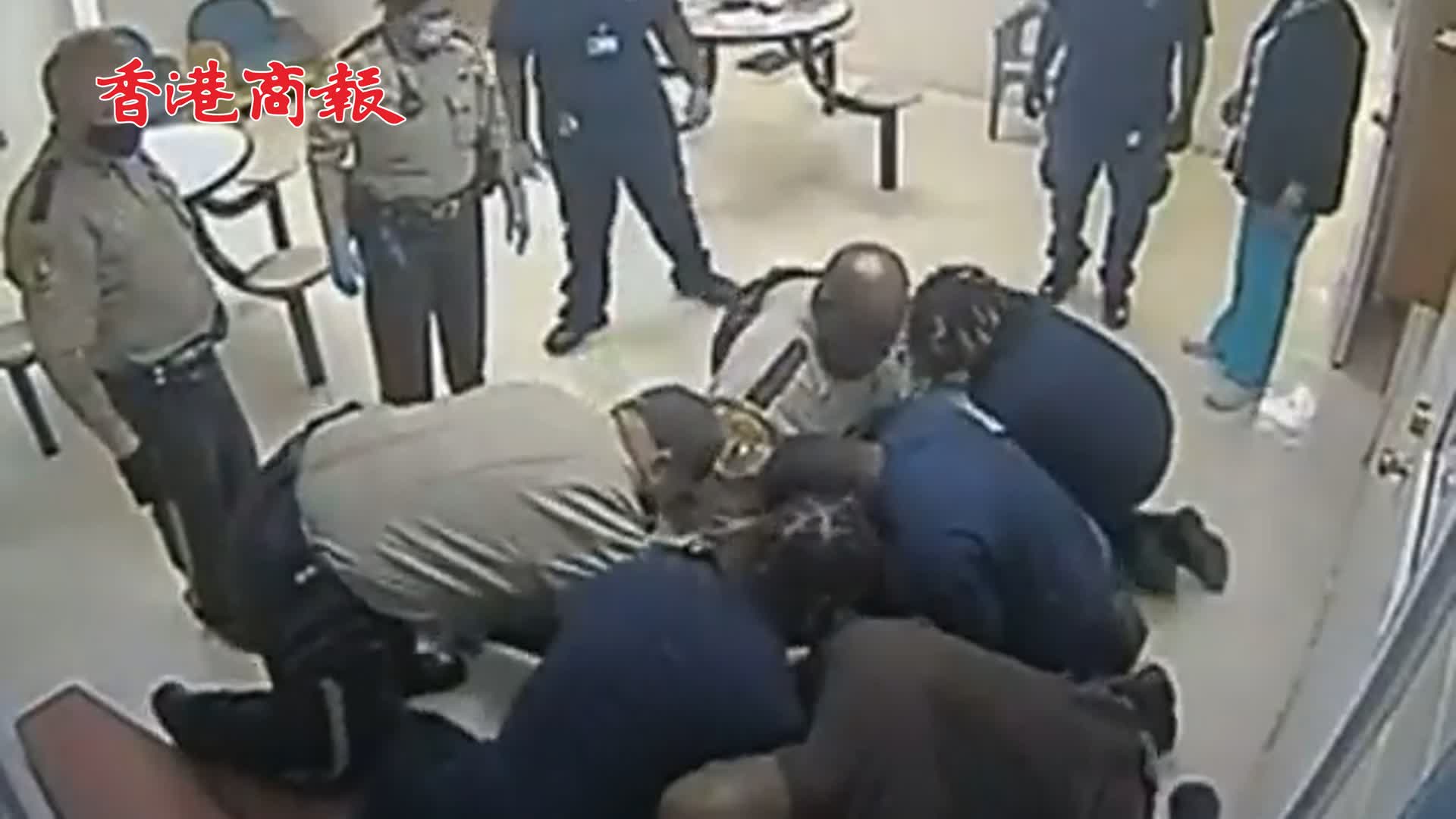 有片｜美非裔男子遭跪壓身亡 多名警察被起訴虐待