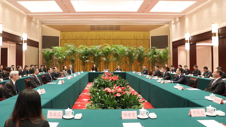 馬英九抵達武漢 將遊黃鶴樓及到訪武漢大學