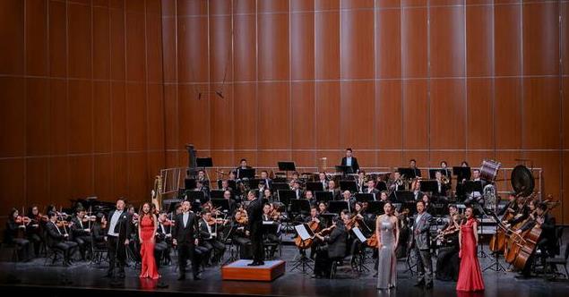 香港歌唱家莫華倫：用歌劇方式唱好中國故事