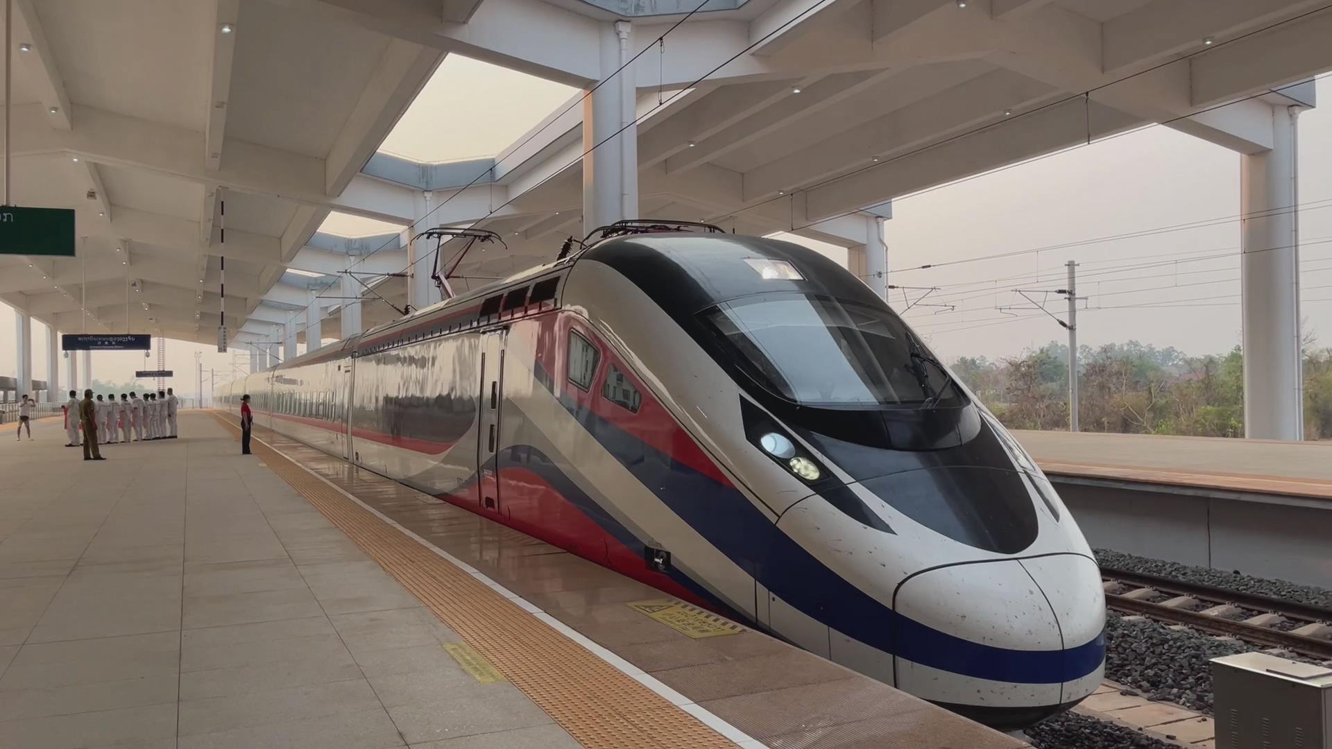 有片丨雙向對開！中老鐵路開行國際旅客列車