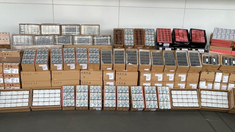 海關檢獲約20萬件懷疑走私手提電話零件 市值約600萬元