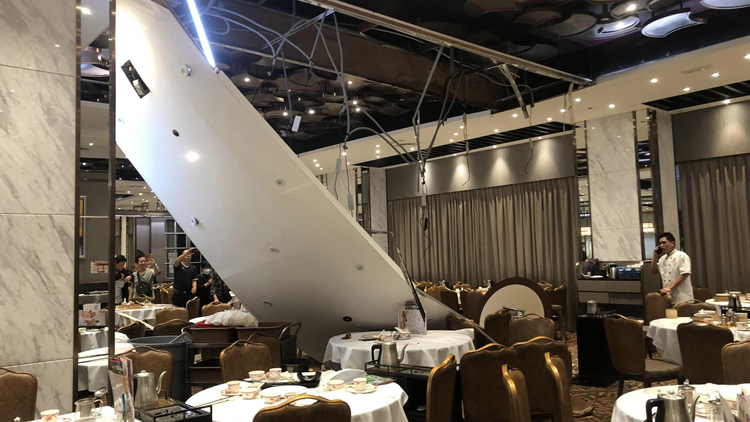 粉嶺碧湖花園商場酒樓塌假天花 幸無茶客受傷