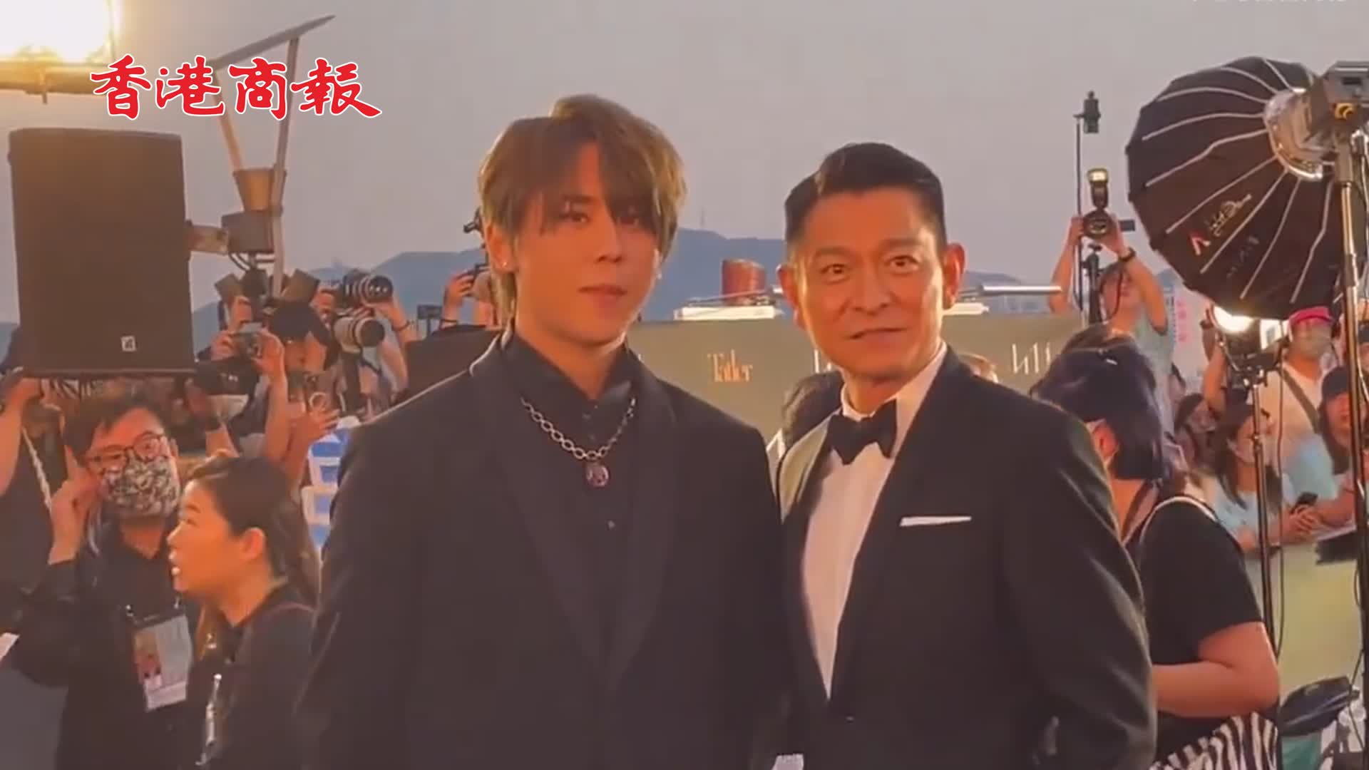 有片｜這張合影上熱搜，網友：好懷念香港頂流紮堆的黃金年代