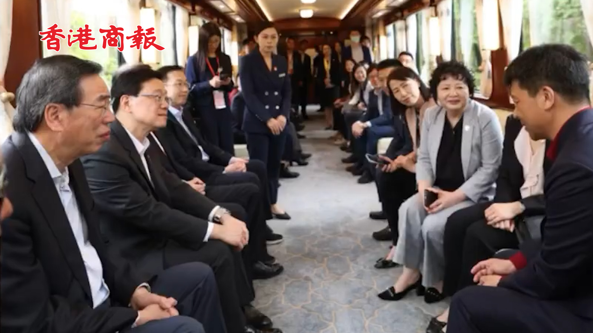 有片丨大灣區考察團到訪東莞 李家超搭小火車參觀華為小鎮