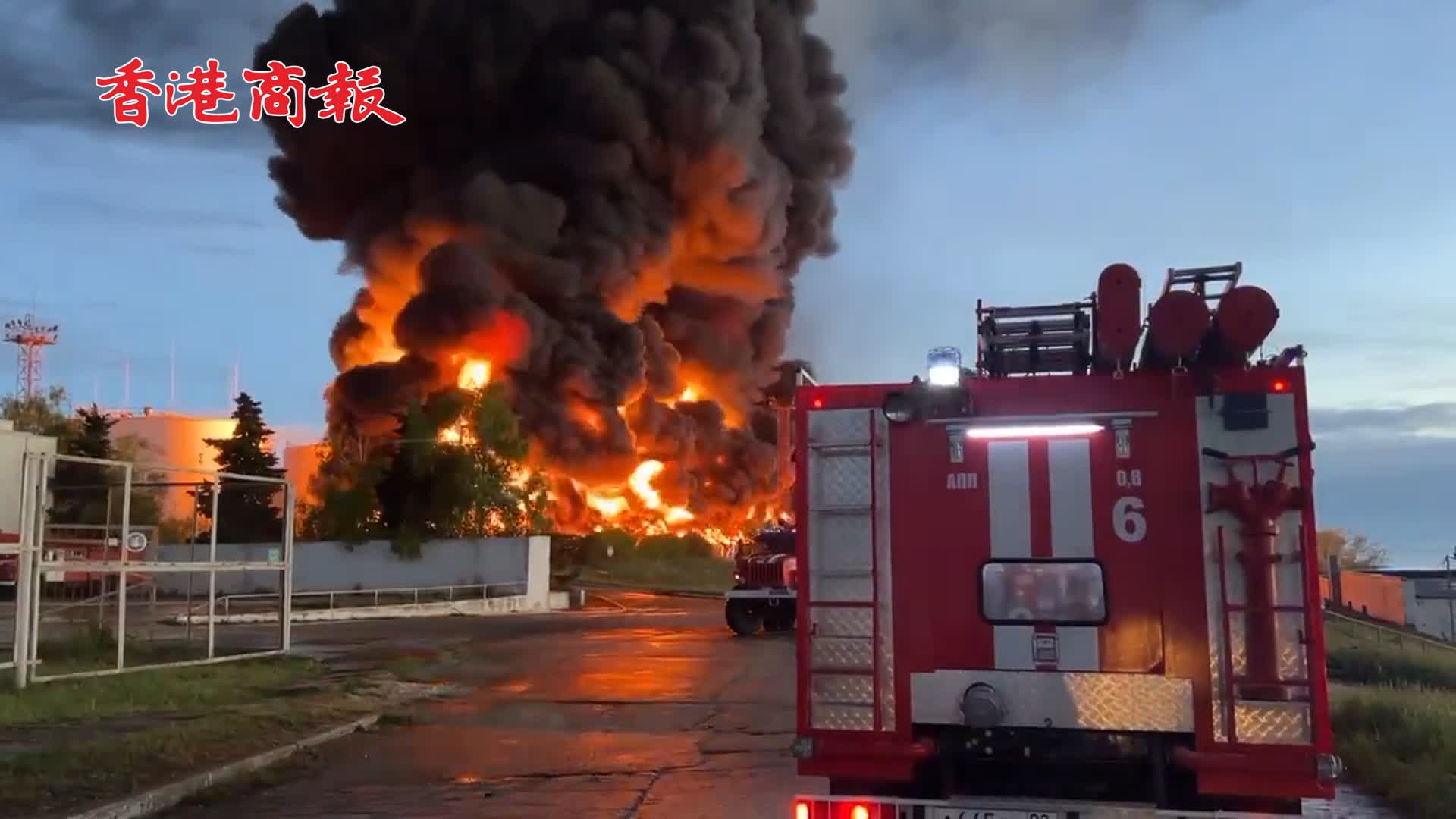 有片｜克里米亞一儲油庫突發爆炸起火 疑遭遇無人機攻擊