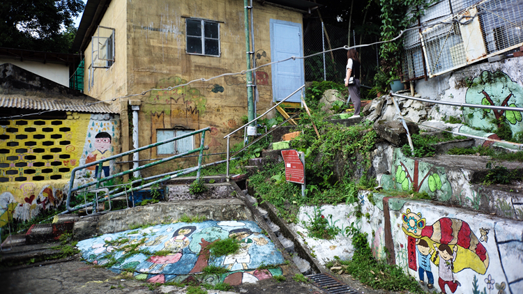 圖集｜荃灣隱世壁畫村成「打卡」熱點 彩虹樓梯最吸睛