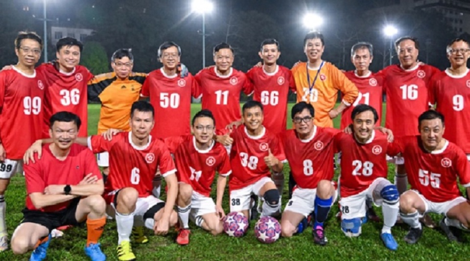 立法會周六與政府進行足球友誼賽 李家超梁君彥主持開球禮