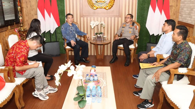 中國駐登巴薩總領事會見峇里島警方