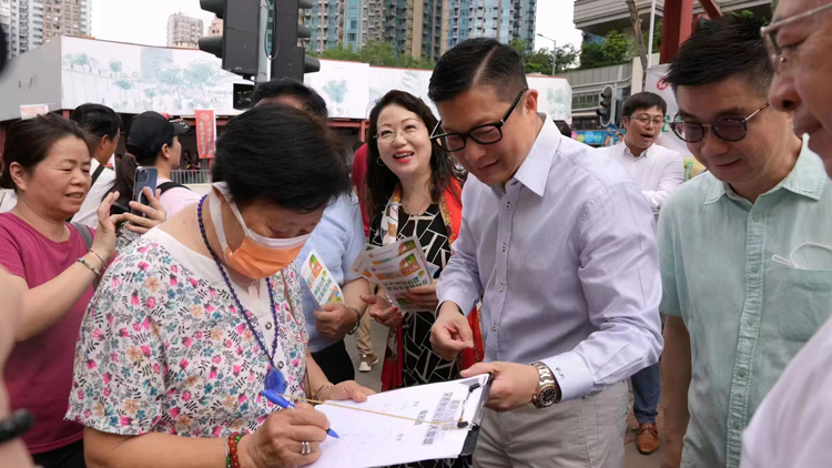 圖集 | 多名立法會議員和政府官員落街站支持區議會改革方案