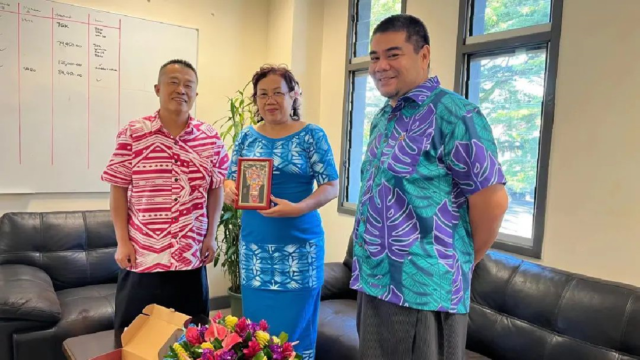 孔子學院中方院長陳萬會拜訪薩摩亞國立大學校長阿莫薩