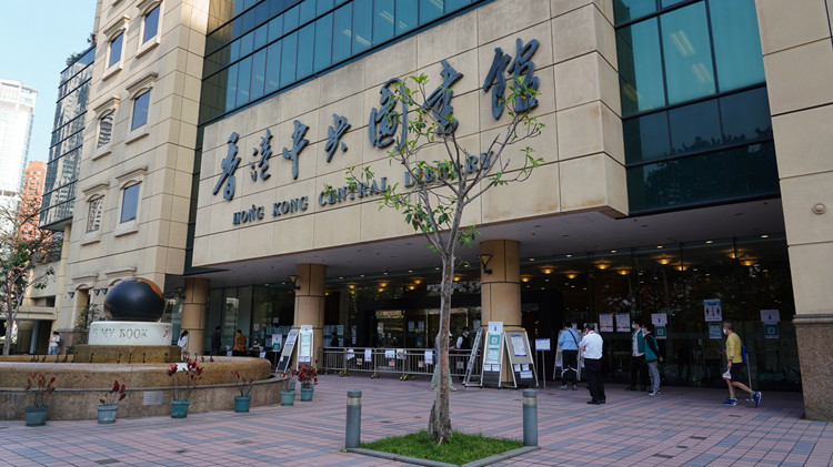 楊潤雄：當局將審視公共圖書館館藏是否涉及國安法