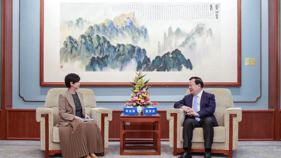 夏寶龍在北京會見房屋局局長何永賢