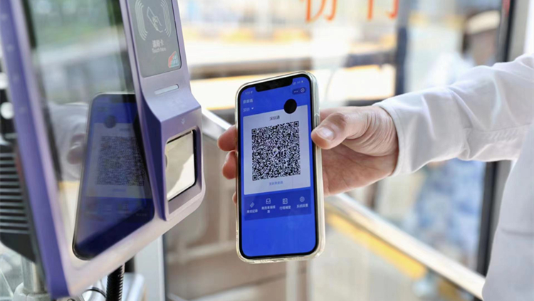  一碼乘車！深港兩地率先實現公交地鐵掃碼互聯互通