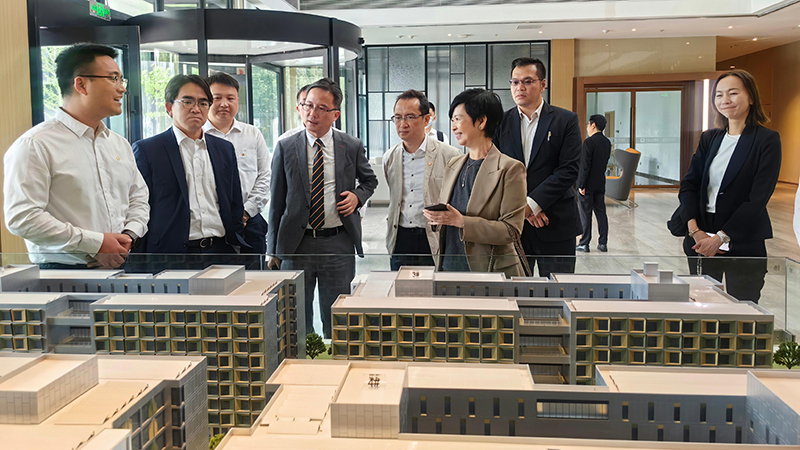 何永賢拜訪國務院港澳辦 向夏寶龍匯報房屋事務最新工作