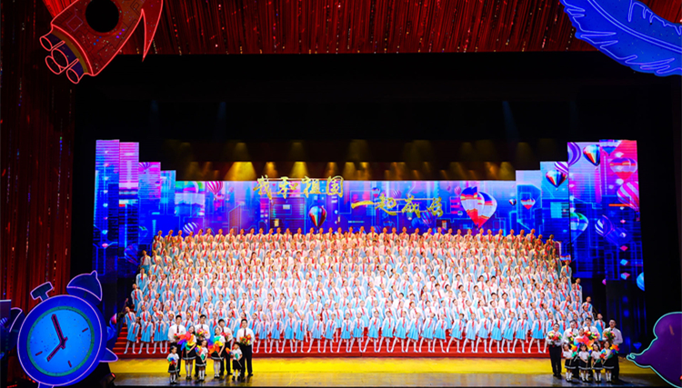 有片 | 「我和祖國一起成長」主題演出在京舉行 港澳學生「六一」登台國家大劇院獻唱