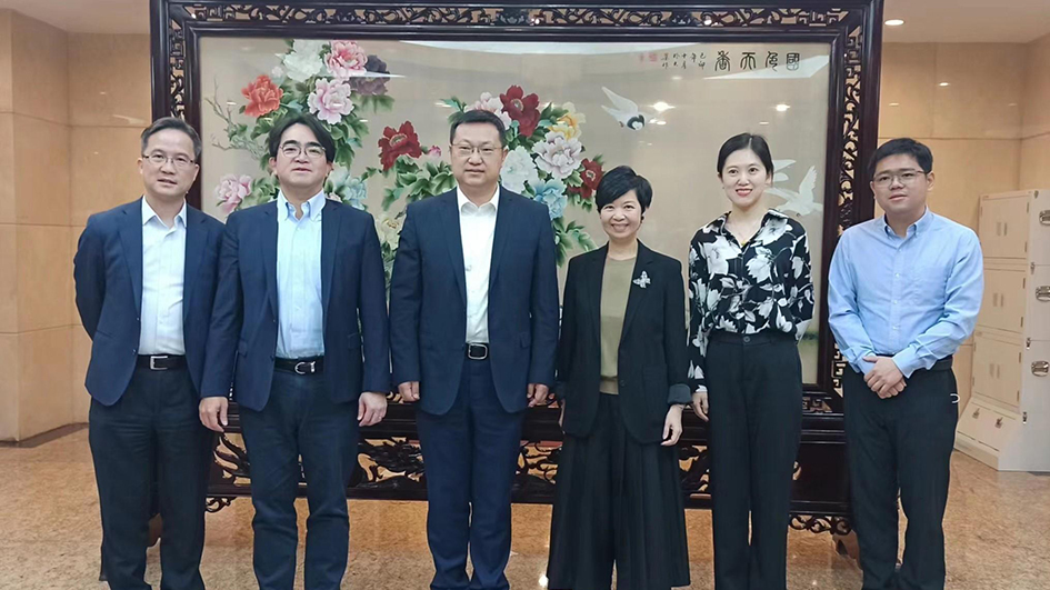 何永賢到訪國家發改委和中規院 考察北京保障房項目