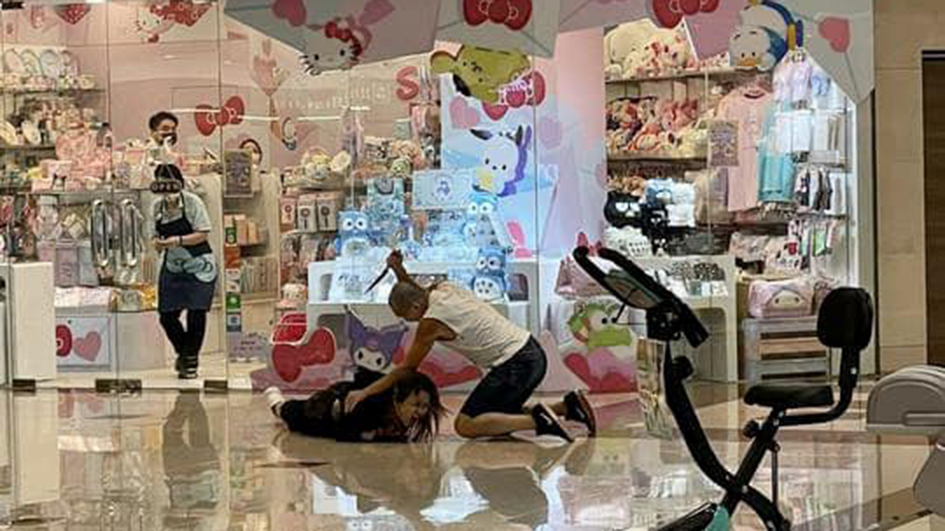 荷里活廣場兇案｜持刀漢斬死兩女子 疑兇被警員當場制服拘捕