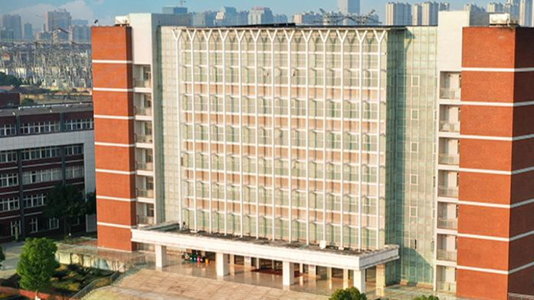 校園食堂飯菜中驚現「老鼠頭」 校方：當事人已確認是鴨脖