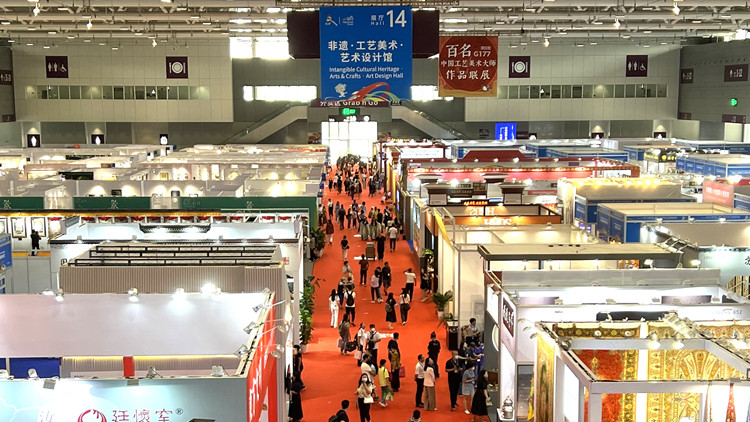 港媒睇文博｜「藝術傳承•創意引領」——文博會藝術設計展區三大版塊展示優秀文化藝術傳承與創意設計