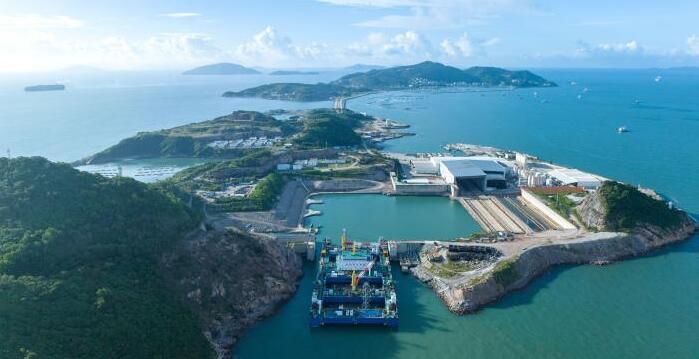 深中通道海底隧道最後管節及接頭出運