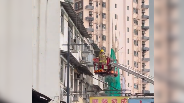 上水唐樓單位起火冒煙 3女子不適送院