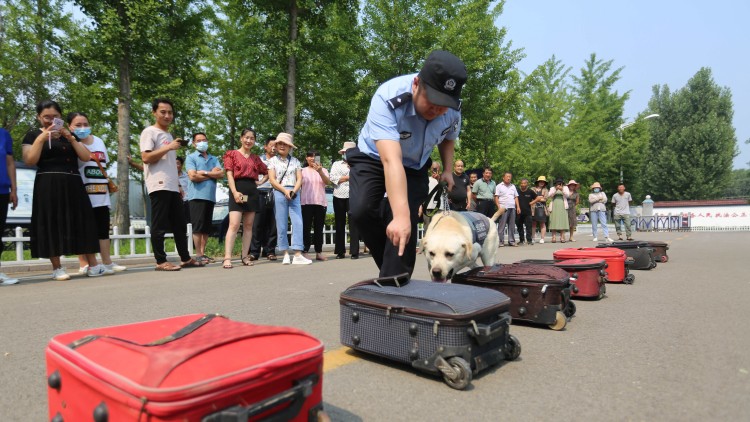 全國移民管理機構半年口岸邊境緝毒4.74噸