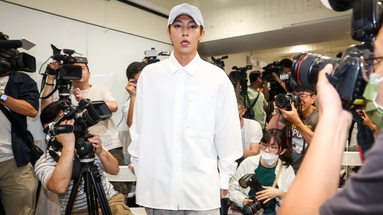 炎亞綸陷性醜聞！現身受害人記者會鞠躬道歉