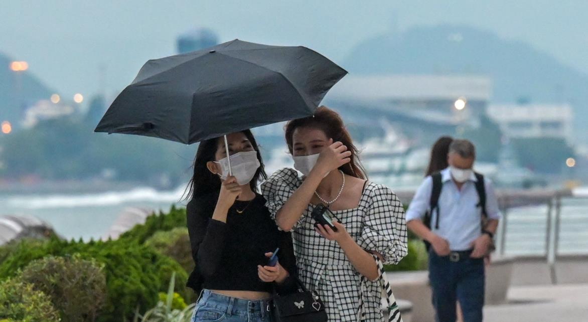 天文台料強陣風繼續吹襲香港 長洲錄得每小時超80公里強陣風