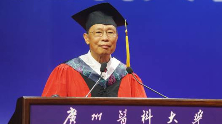 鍾南山寄語廣醫畢業生：有熱情 有激情 創造新天地