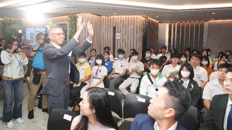 「學校起動」職場體驗計劃復辦 逾30家商業機構為高中生提供暑期實習機會