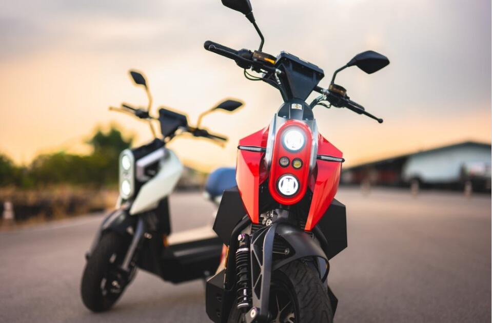 澳能建設聯乘新加坡GSS Energy 首款電能電單車落地香港