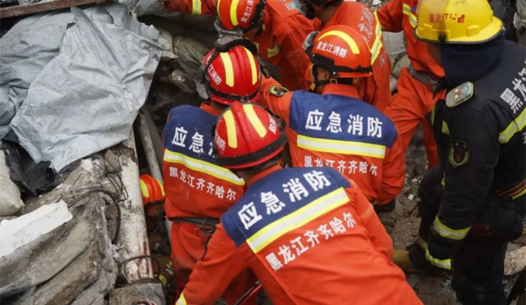 齊齊哈爾市一中學體育館樓頂坍塌，已營救8人
