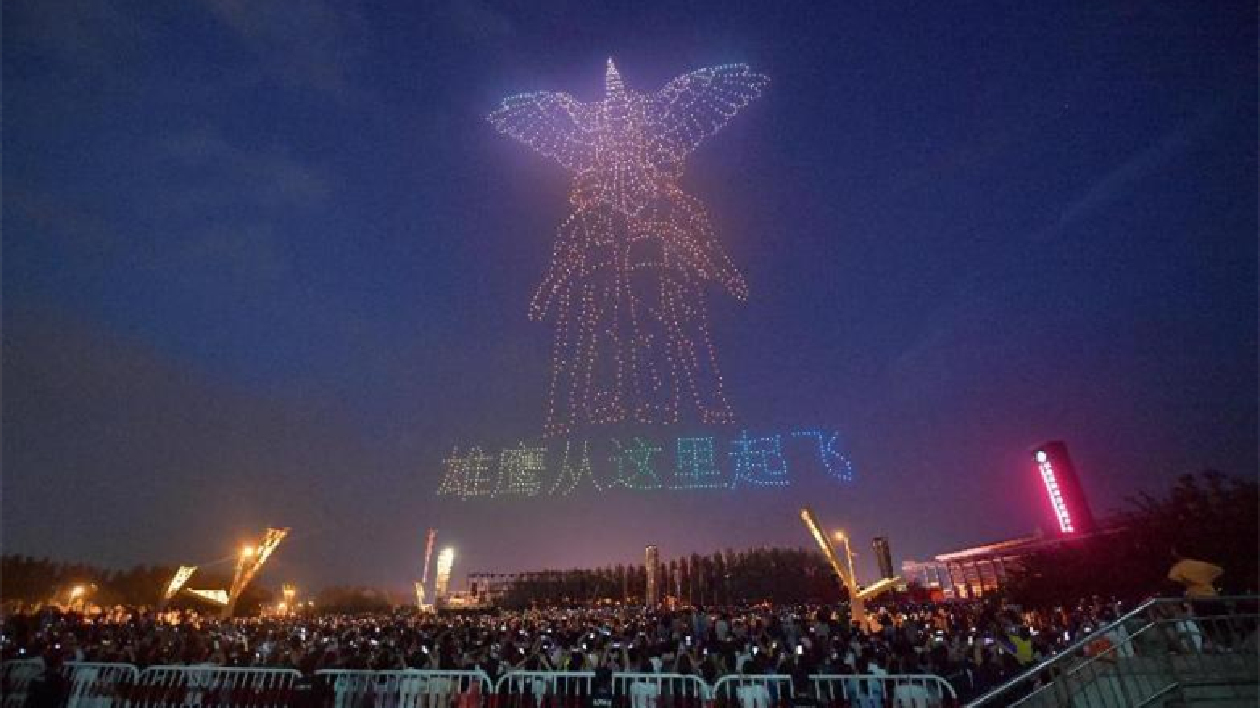 2023架無人機化為長春夜空中最亮的「星」 百萬觀眾同觀盛況