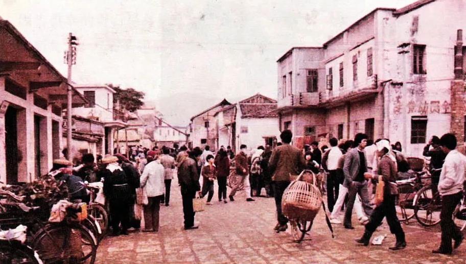 陽台山下烏石岩：一個墟市的百年興衰