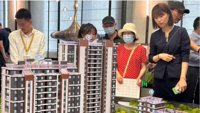 李強主持國常會：要活躍資本市場 調整優化房地產政策