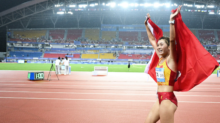 成都大運會｜田徑——女子10000米：夏雨雨奪冠