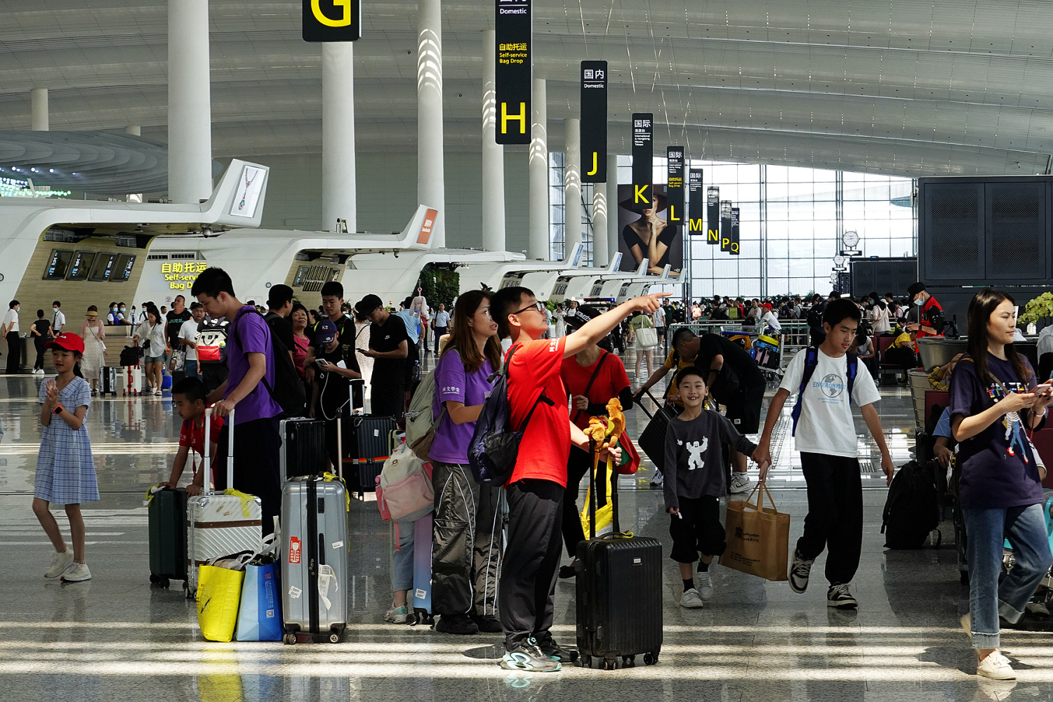 白雲機場暑運單日客流量破22萬人次再創新高