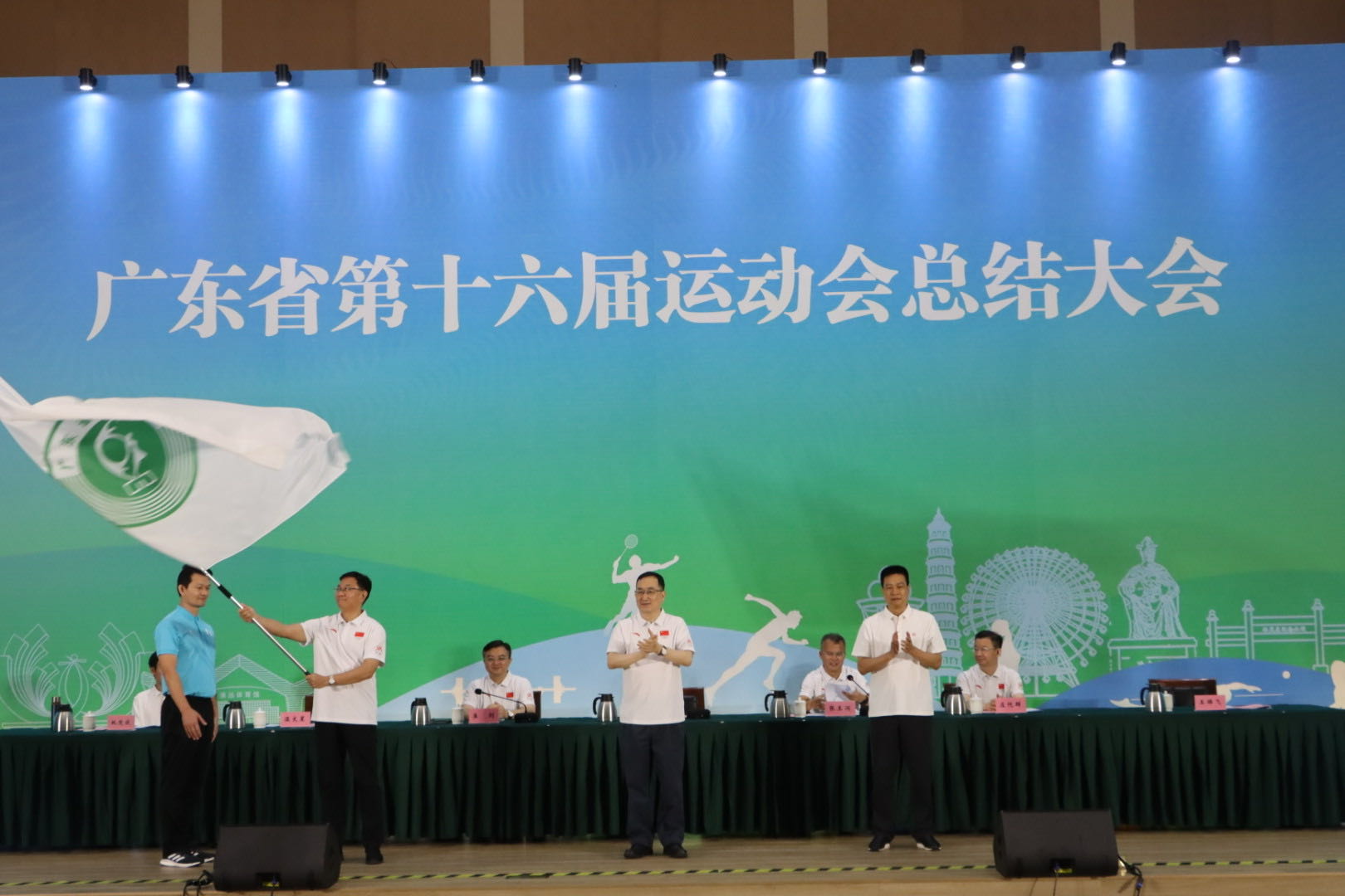 第十六屆省運會正式閉幕 茂名接旗將成下屆東道主