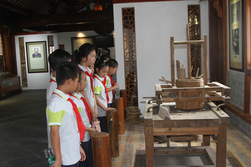 皖黟縣宏村學校：走進古村落  探訪新農村