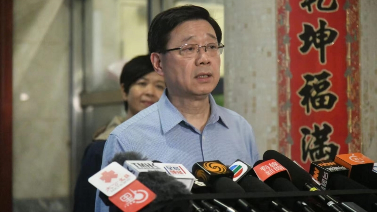 多圖 | 李家超視察耀東邨山泥傾瀉 政府會全力應對並總結經驗