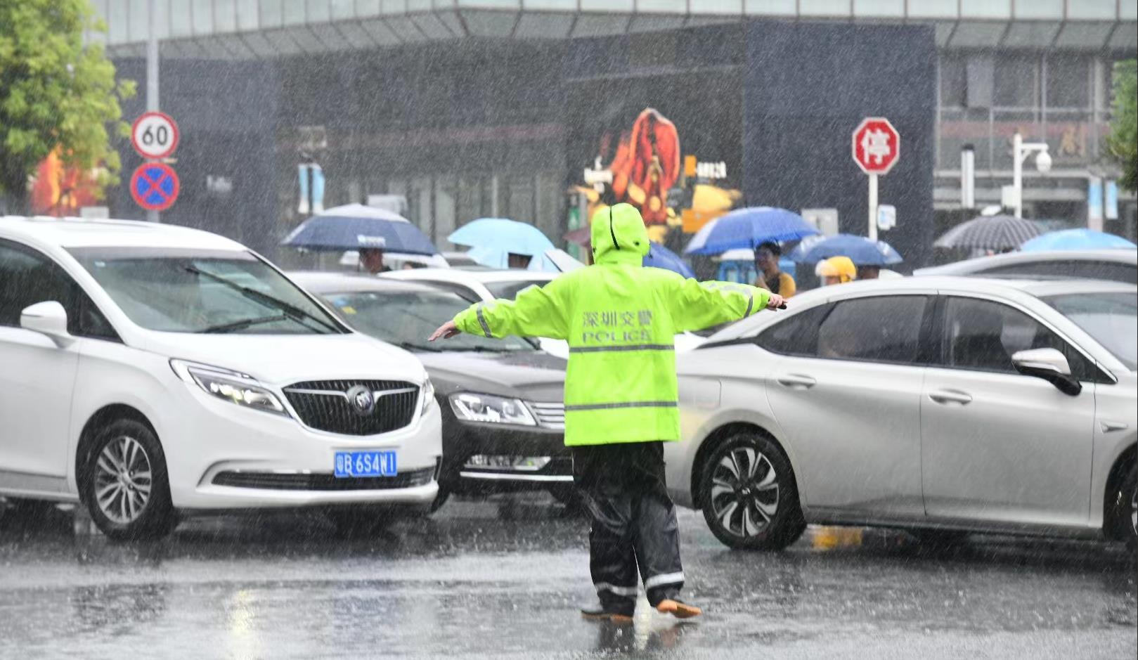 深圳降雨破多項極值 排洪現場直擊