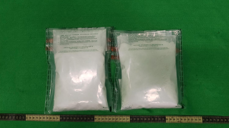 海關機場檢值70萬元可卡因 拘捕一名男旅客