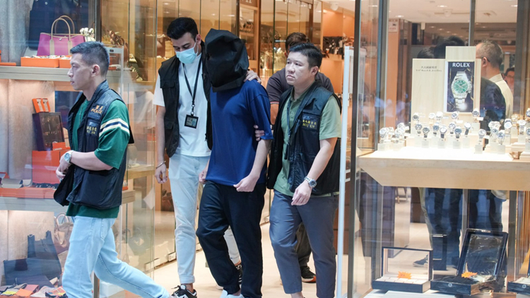 消息指14歲印度裔男童落網 尖沙咀表行劫案累計4人被捕