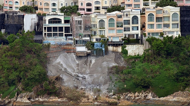紅山半島再揭1間僭建 3間臨海獨立屋兩度無人應門