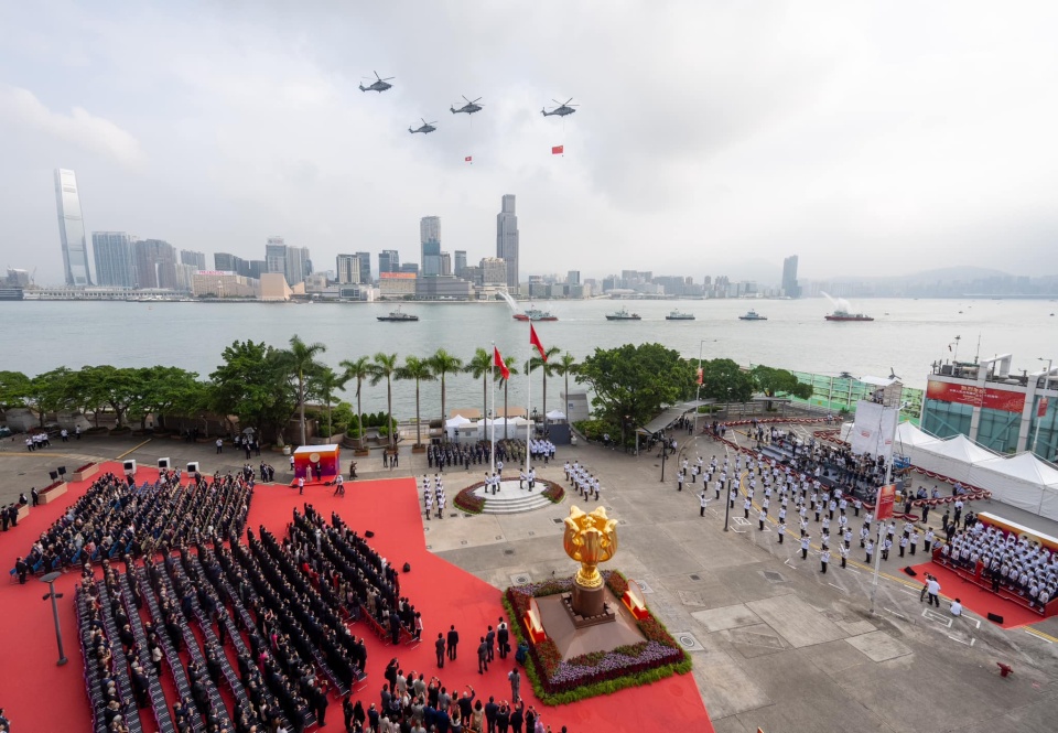 政府官員及紀律部隊發文賀國慶 祝願祖國富強昌盛