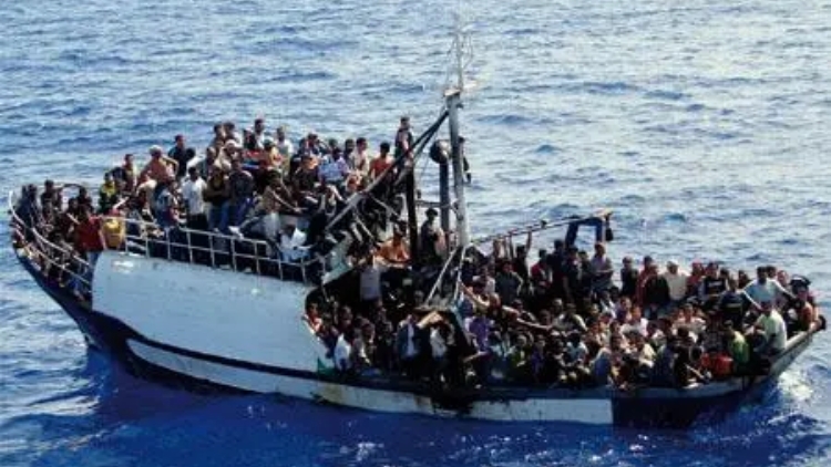 過去兩周有超8500名非法移民抵達西班牙加那利群島