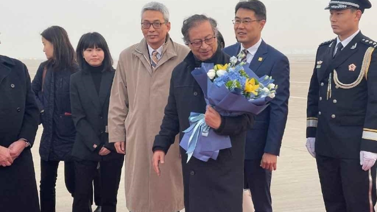 哥倫比亞總統抵達北京開啟國事訪問