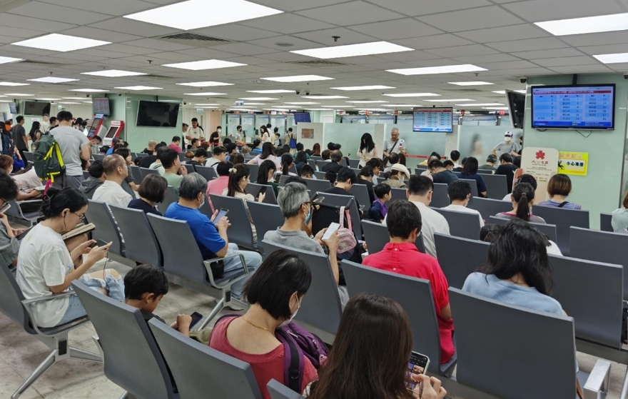 港中旅提醒港澳居民盡早換回鄉證 避開年底高峰影響正常出行