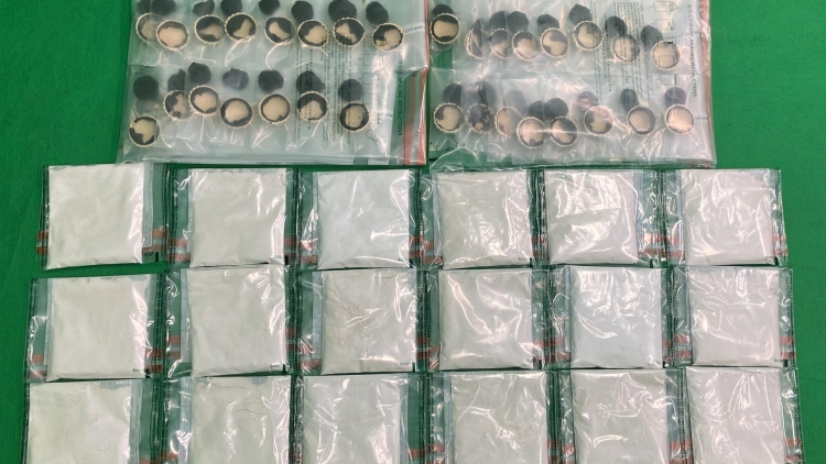 海關偵破兩宗行李藏毒案 共檢獲約6公斤毒品