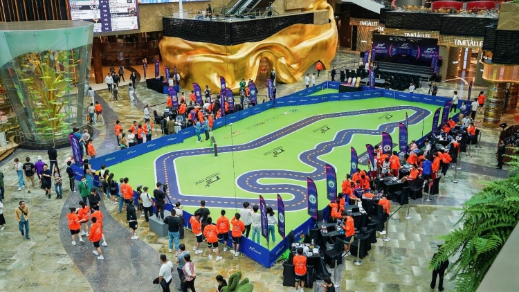 香港6隊AI車隊挑戰東望洋髮夾彎 廖頴琦：藉比賽培育學生認識人工智能